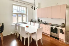 Elegant Art Nouveau home in the city center 79 sqm - Image 3
