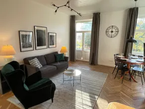 City-Center Apt · Park View Balcony · Free Parking - Image 2
