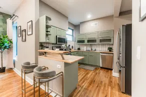 Dwellish Rentals - Hyde Park Luxury Stay 5BR Near Lake & UChicago - Image 3