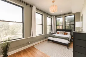Dwellish Rentals - Hyde Park Luxury Stay 5BR Near Lake & UChicago - Image 5