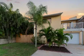 Sea-N-Fish•Beach Access• Family and Dog Friendly• - Image 2