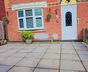 Modern luxury 3-bedroom guesthouse in Wigan - Image 3