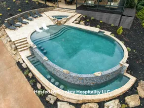 Epic Pool, View, 6 King suites, sleeps 20 - Image 2