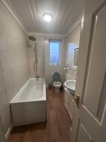 Spacious 3-Bed Home at the heart of Sheffield S2 - Image 5