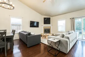 #StayinMyDistrict Sunflower Lane Townhouse - Image 2