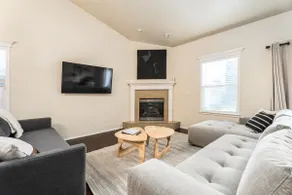 #StayinMyDistrict Sunflower Lane Townhouse - Image 5