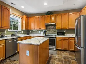 Townhome Outside DC near BWI - Very Spacious 3BR - Image 4