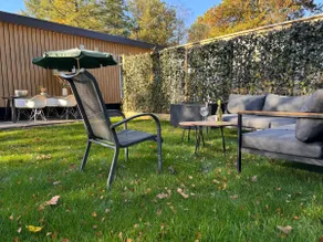 Detached forest chalet with outdoor Jacuzzi. - Image 4