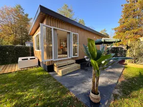 Detached forest chalet with outdoor Jacuzzi. - Image 2