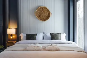 The Looking Glass, a modernistic escape - Image 4