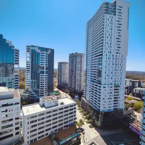 Spacious 2 BR Apt Chatswood -Parking, Pool and Gym - Image 5