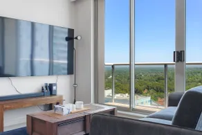 Spacious 2 BR Apt Chatswood -Parking, Pool and Gym - Image 3