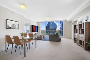 Spacious 2 BR Apt Chatswood -Parking, Pool and Gym - Image 2