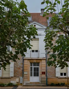 No. 3 – Free Parking – Hôtel Entre les 2 Roches - Image 4