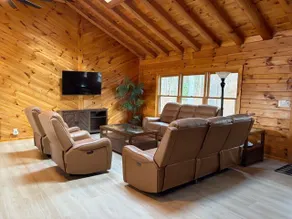 Lake Front on Pea Hill Creek; sleeps 10 - Image 4