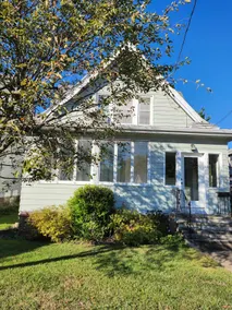 Charming Vintage House by the Creek - Downtown! - Image 2