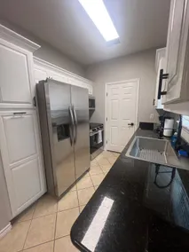 Modern 2BR/2.5BA | Fast WiFi | Centrally located - Image 4
