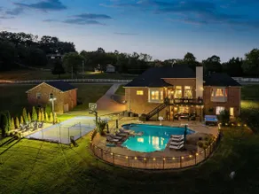 A Resort-Style Luxury Getaway With Pickleball Ct - Image 4