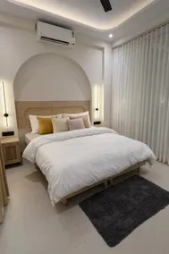 Luxe 1 BHK•Golf Course•Boho Balcony•Forest View - Image 3