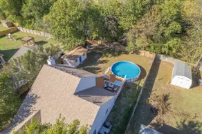 Logan Lodge: *Pool House* 4 Bedrooms 3 Bathrooms - Image 2