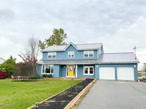 Amazing Lakeview 5bdr House in Fall River - Image 3