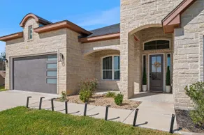 Modern Retreat Near Baylor Hospital & VA Hospital - Image 2