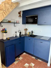 1-bedroom apartment with private patio – Arago Market & beach within walking distance - Image 3