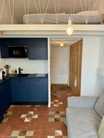 1-bedroom apartment with private patio – Arago Market & beach within walking distance - Image 4