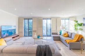 Luxury Penthouse with Natural Light - Image 2