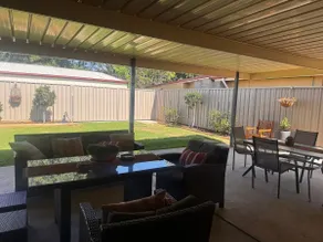 Stunning home secured parking Walk to mall and pub - Image 3