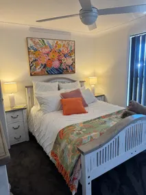 Stunning home secured parking Walk to mall and pub - Image 4