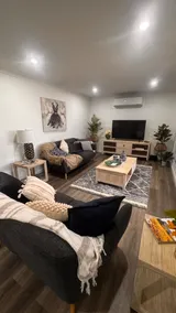 Stunning home secured parking Walk to mall and pub - Image 1