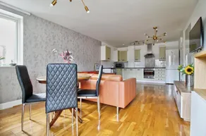Entire rental unit in Greater London - Image 5