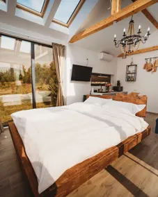 Cabana romantica cu cer vizibil din pat - Apuseni Air Luna - Image 3