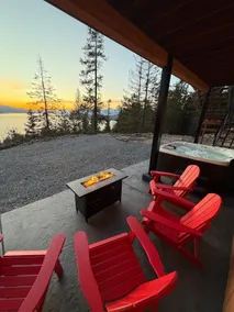 Hygge Hideaway - Breathtaking Lake View + Hot Tub - Image 5