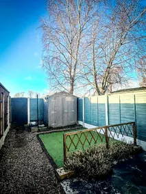 Worsley Gem, Modern 2BR with Garden Space - Image 5