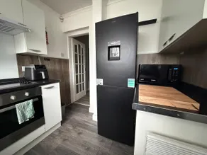 Worsley Gem, Modern 2BR with Garden Space - Image 4
