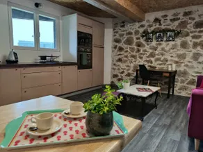 ”Charming apartment” with exposed stones - Image 2