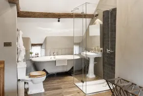 Walk to Pub | Cosy 3 Bed Cottage with Garden - Image 2