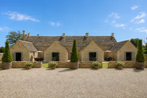 Walk to Pub | Cosy 3 Bed Cottage with Garden - Image 5