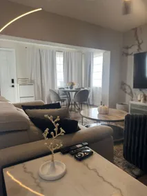 Cozy 2BR Near Miracle Mile + Free Parking - Image 5