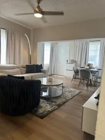 Cozy 2BR Near Miracle Mile + Free Parking - Image 2
