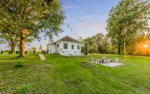 Hot tub in the Heart of the Midwest - Image 5