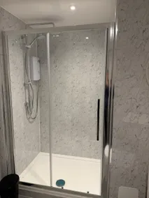 Studio Apartment located in Ashton WC/Shower - Image 2