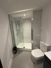 Studio Apartment located in Ashton WC/Shower - Image 4