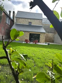 Les Volets Bleus house and spa - Image 2
