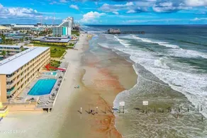 Cozy oceanfront studio with private balcony! - Image 3