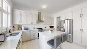 Modern-Detached 5 Bedroom~100% Spotless-Sleeps 13 - Image 3