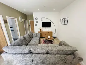 Burton Urban Apartment - Image 5