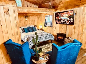 Airbnb cabin - Image 2